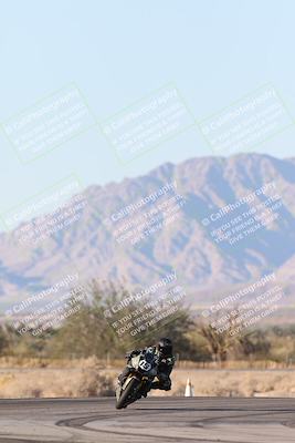 media/Dec-07-2025-CVMA (Sun) [[3e7d2de5dc]]/Race 16-Formula Middleweight/